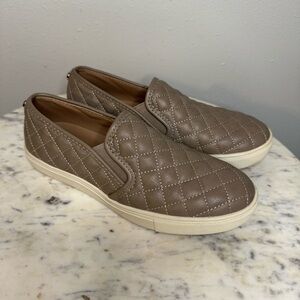 Steve Madden "Ecentroq" Shoes Size 7M
Faux Leather